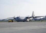Satgas Garuda Merah Putih II diperkuat dengan pesawat angkut berat Hercules A-1343 mendukung penyaluran bantuan kemanusiaan ke Gaza dari Halim Perdanakusuma, Selasa (26/08/2025). Foto: Dok. Puspen TNI