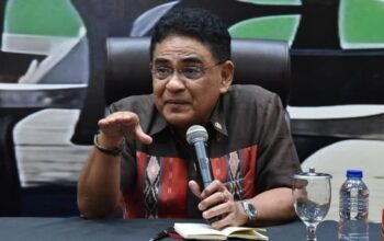 PDIP Sentil Safari Politik Jokowi: ‘Turun ke Masyarakat Sambil Bawa Ijazah’