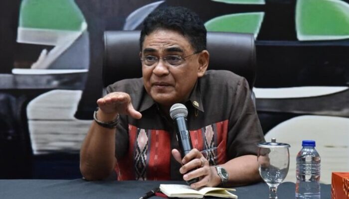 PDIP Sentil Safari Politik Jokowi: ‘Turun ke Masyarakat Sambil Bawa Ijazah’