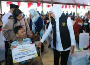 Khofifah Gelontorkan Bansos Rp10,4 Miliar untuk Warga Tulungagung, Difabel hingga UMKM Jadi Prioritas