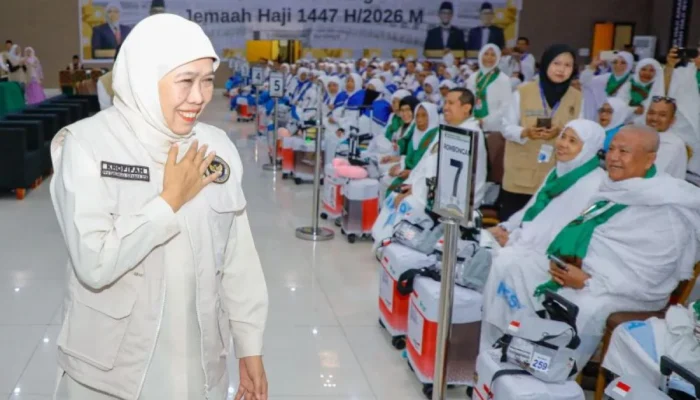 Khofifah Ingatkan Jemaah Haji Jaga Kesehatan dan Kekhusyukan, Embarkasi Surabaya Berangkatkan 44 Ribu Jemaah