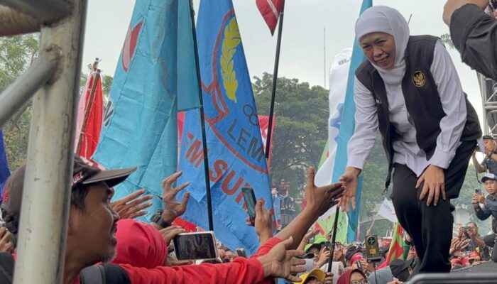 Khofifah Temui Buruh May Day 2026 di Surabaya: Perda Pesangon Dikawal, Pajak Motor Dipangkas 20%