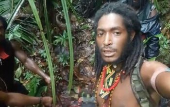 Bos OPM Dejang Heluka membuat pernyataan lewat video setelah membantai para pendulang emas di wilayah Korowai, Yahukimo. (Dok. Istimewa)