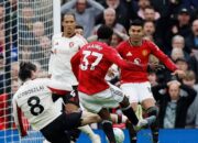 Drama 5 Gol! Manchester United Tumbangkan Liverpool 3-2, Gol Roket Mainoo Jadi Penentu di Old Trafford