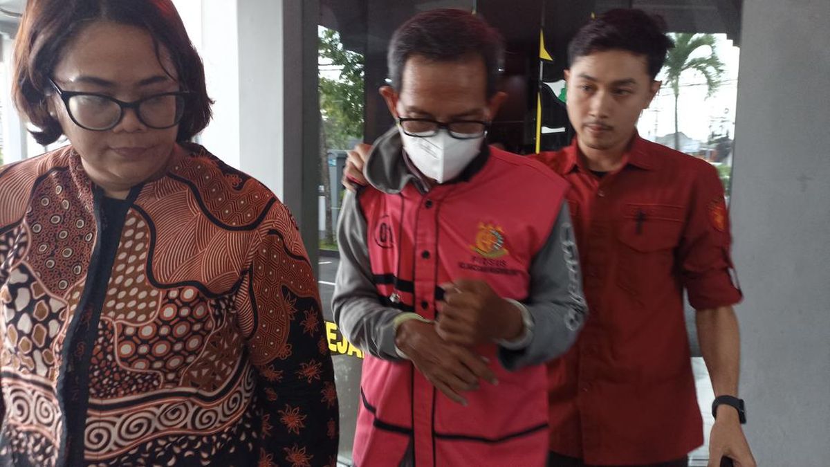 Eks Direktur BPR Kota Blitar ditahan Kejari Kota Blitar (Foto: Fima Purwanti/detikJatim)