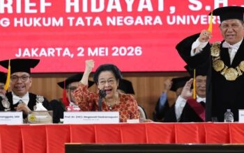 Presiden ke-5 RI sekaligus Ketum PDI Perjuangan Megawati Soekarnoputri memberikan orasi kebangsaan dalam pengukuhan Prof. Dr. Arief Hidayat sebagai Profesor Emeritus bidang Hukum Tata Negara di Universitas Borobudur. Foto: Dok. PDIP