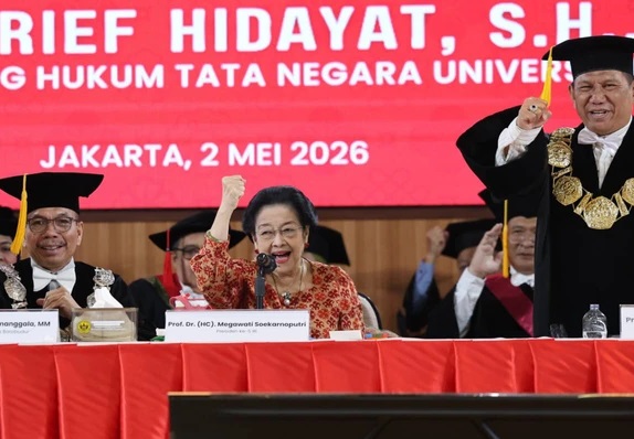 Presiden ke-5 RI sekaligus Ketum PDI Perjuangan Megawati Soekarnoputri memberikan orasi kebangsaan dalam pengukuhan Prof. Dr. Arief Hidayat sebagai Profesor Emeritus bidang Hukum Tata Negara di Universitas Borobudur. Foto: Dok. PDIP