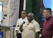 Menteri HAM Natalius Pigai (tengah) saat konferensi pers di kantor Kementerian HAM, Jakarta, Senin, 4 Mei 2026 (Foto : antaranews.com)