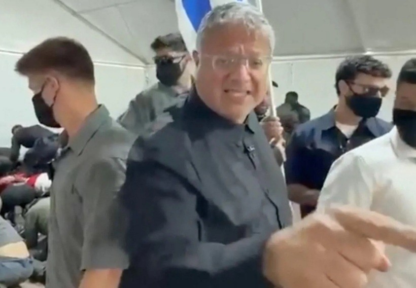 Menteri Keamanan Nasional Israel Itamar Ben Gvir mengunggah video penyiksaan aktivis Global Sumud Flotilla (Foto: Handout)