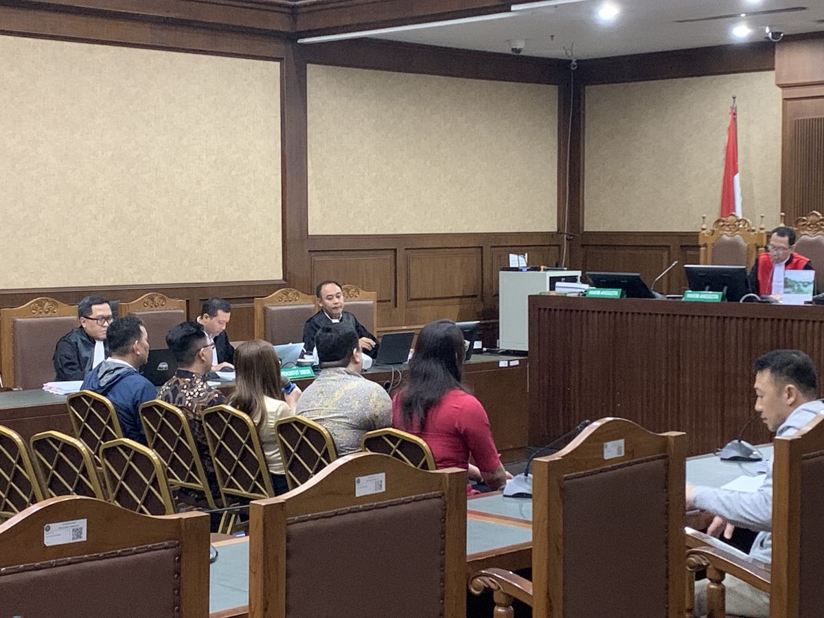 Kepala Seksi Intelijen Kepabeanan I Direktorat Penindakan dan Penyidikan Ditjen Bea-Cukai Orlando Hamonangan dan saksi lainnya di Pengadilan Tipikor, Jakarta Timur, Rabu (20/5/2026).(KOMPAS.com/FIRDA JANATI)