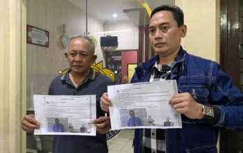 Pihak keluarga Aman Yani, Uyat Suratman (53) didampingi kuasa hukumnya, Ruslandi saat melaporkan terdakwa Priyo Bagus Setiawan ke Mapolres Indramayu, Minggu (3/5/2026) malam(KOMPAS.com/HANDHIKA RAHMAN)