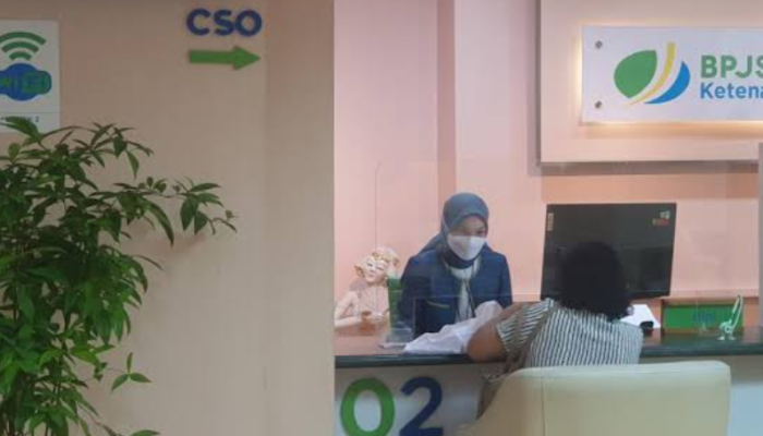 OJK Warning Dampak PHK Massal: Klaim BPJS Ketenagakerjaan Meledak, Risiko Gagal Bayar Asuransi Mengintai