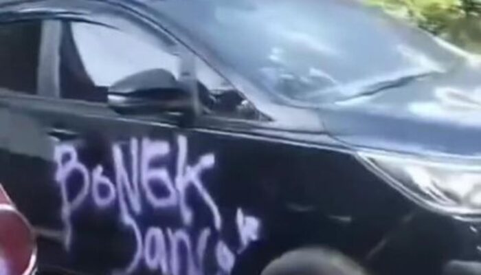 VIRAL! Wisatawan Surabaya Diserang di Pantai Wediawu Malang, Diduga Ulah Oknum Aremania – Mobil Dirusak, 6 Orang Luka
