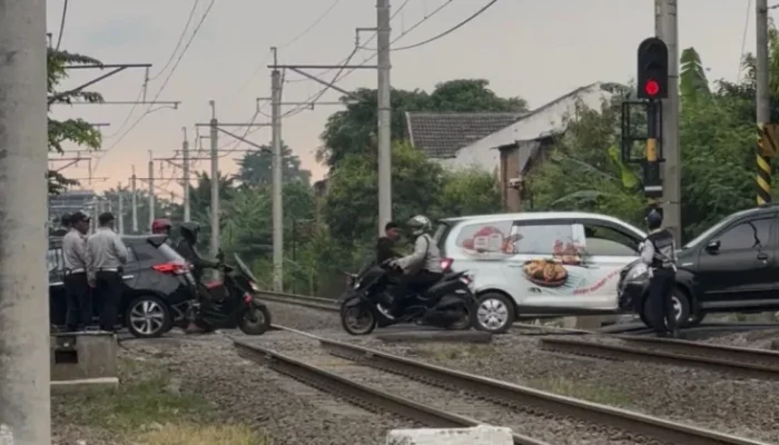 Pasca Tragedi Perlintasan Ampera, Wali Kota Bekasi Pastikan Semua Perlintasan Dijaga Petugas Resmi