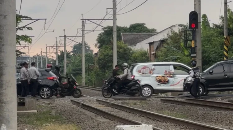 Pemkot Bekasi akan menyiagakan petugas resmi dari Dinas Perhubungan dan Satpol PP menjaga setiap perlintasan sebidang di Kota Bekasi. (Foto Pemkot Bekasi)