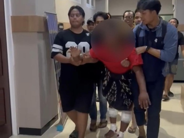 Perampok bersenpi di Gresik ditembak di kakinya saat melawan petugas.