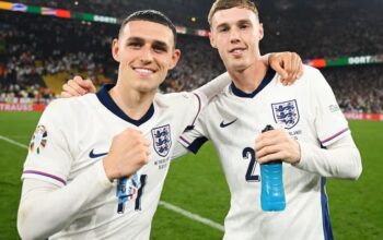 Phil Foden (kiri) dan Cole Palmer (kanan) Skuad Inggris