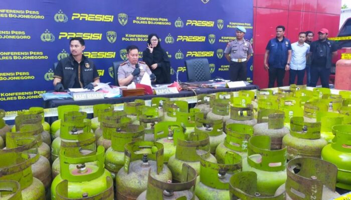 Polres Bojonegoro Bongkar Pengoplosan LPG Subsidi, Pelaku Isi Tabung 50 Kg dari Gas 3 Kg