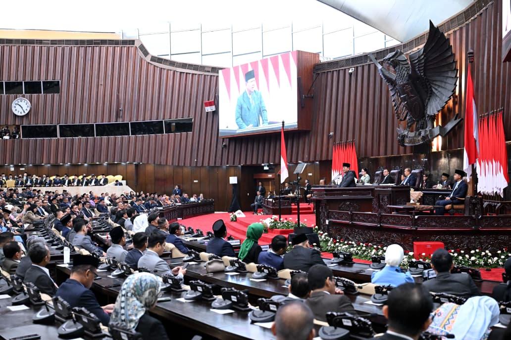 Presiden Prabowo Subianto menyampaikan pidato dalam Rapat Paripurna ke-19 DPR RI Masa Persidangan V Tahun Sidang 2025-2026 di kompleks Parlemen, Jakarta, Rabu (20/5/2026). DPR menggelar rapat paripurna dengan agenda antara lain penyampaian Kerangka Ekonomi Makro dan Pokok-Pokok Kebijakan Fiskal oleh Presiden Prabowo (20/5) Foto : Setneg