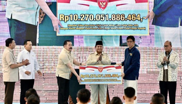 Prabowo Hadiri Penyerahan Rp10,2 Triliun dan 2,3 Juta Hektare Lahan Hutan ke Negara di Kejagung