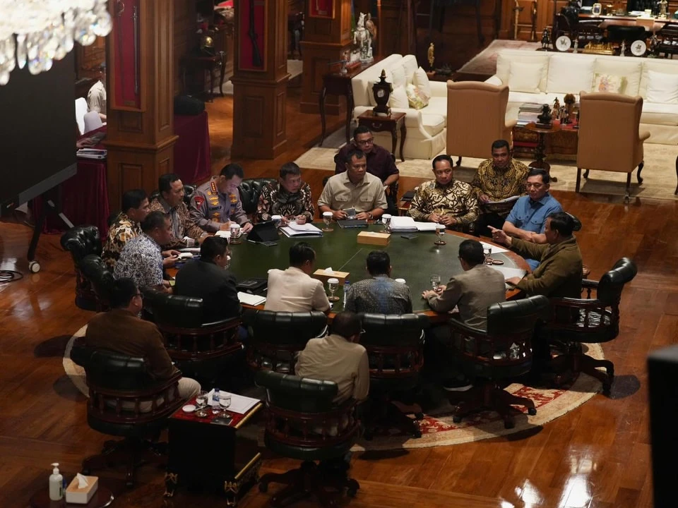 Presiden Prabowo Subianto menggelar rapat terbatas di kediaman pribadinya, Hambalang, Jawa Barat, Sabtu (2/5/2026). Foto: Instagram/ @presidenrepublikindonesia