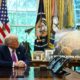 Presiden Amerika Serikat Donald Trump saat mendengarkan pengumuman tentang sistem pertahanan rudal Golden Dome di Ruang Oval Gedung Putih pada 20 Mei 2025 di Washington DC. (AFP/JIM WATSON)