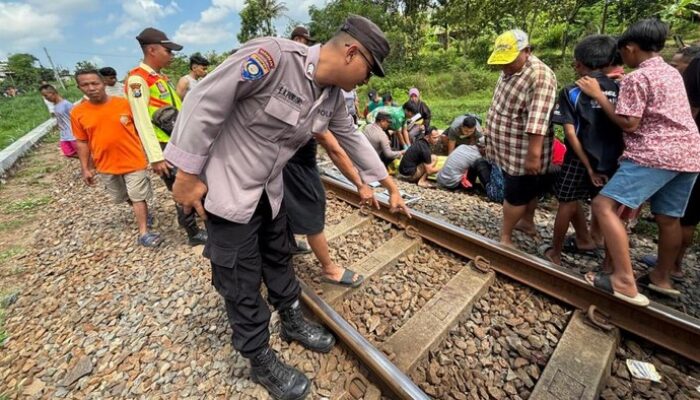 Pria di Pasuruan Tewas Tertabrak KA Penataran Saat Berjalan di Tengah Rel