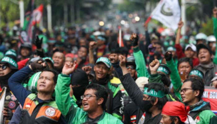 Resmi! Prabowo Pangkas Potongan Ojol Jadi 8%, GoTo & Grab Siap Patuh tapi Kaji Dampaknya