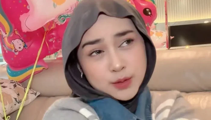 Ria Ricis Bantah Piercing Hidung, Ternyata Hanya Stiker: Santai Hadapi Hujatan Netizen