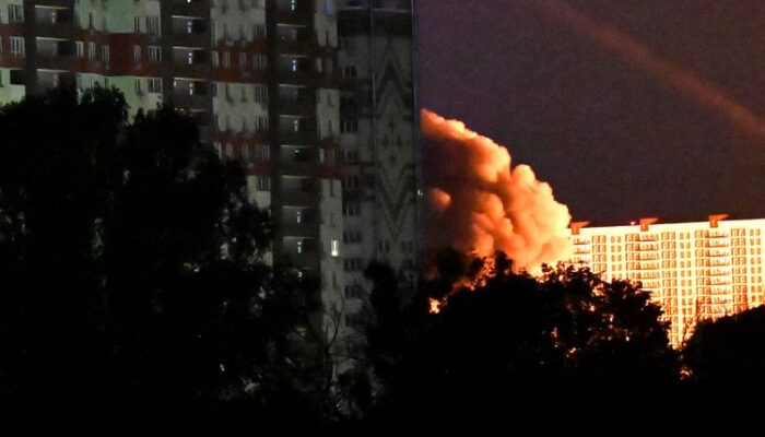 Rusia Hujani Kyiv dengan 675 Drone dan 56 Rudal, Pertahanan Udara Ukraina Kewalahan  Alternatif Judul SEO & CTR Tinggi: