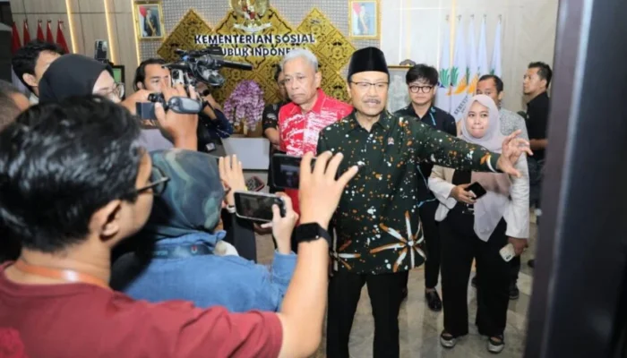 HOAKS TERBONGKAR! Saifullah Yusuf Tegaskan Isu Mark Up Sepatu Sekolah Rakyat Fitnah – Ini Fakta Sebenarnya