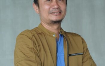 Seniman sekaligus praktisi hukum, Agus Setiawan, S.H., M.H., MBA., C.TLS., yang dikenal sebagai Adipatilawe