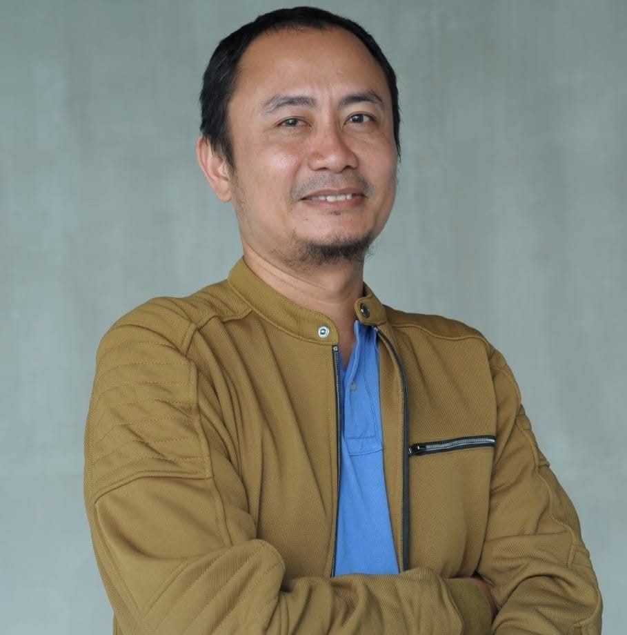 Seniman sekaligus praktisi hukum, Agus Setiawan, S.H., M.H., MBA., C.TLS., yang dikenal sebagai Adipatilawe