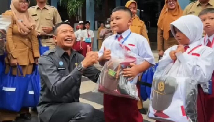 Seragam Gratis Dipangkas di Kota Malang, Kini Hanya untuk Siswa Miskin—Anggaran Turun Drastis!