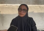Siti Fatimah (40) pemilik vendor dekorasi Fatimah az-Zahra Wedding di Tangerang Selatan menjadi korban penipuan bermodus penyewaan kursi untuk kegiatan penyuluhan program Makan Bergizi Gratis (MBG) saat ditemui di Polsek Ciputat Timur, Tanggerang Selatan, Sabtu (2/5/2026). Dok. Foto (KOMPAS.com/LIDIA PRATAMA FEBRIAN )