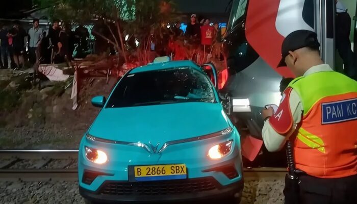 Fakta Baru Tragedi KRL Bekasi: Sopir Taksi Baru 3 Hari Kerja, Mobil Mogok di Rel hingga Picu 16 Korban Tewas