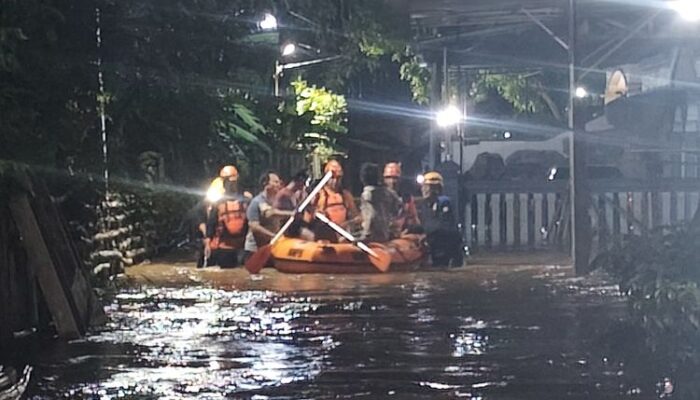 Sungai Menjangan Meluap, Banjir 1,5 Meter Rendam 300 Rumah di Lumajang dan Lumpuhkan Aktivitas Warga