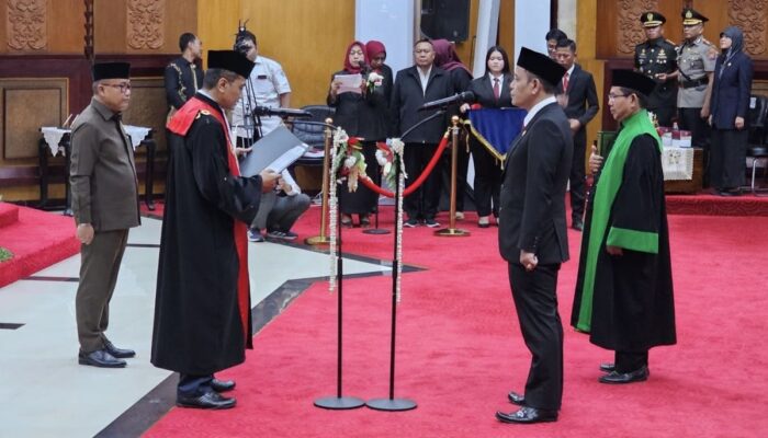 RESMI! Syaifuddin Zuhri Dilantik Jadi Ketua DPRD Surabaya, Janji Lanjutkan Perjuangan Adi Sutarwijono untuk Rakyat