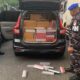 TNI Angkatan Laut (AL) menggagalkan upaya penyelundupan ratusan bal rokok ilegal di jalur akses Jembatan Suramadu arah Madura-Surabaya, tepatnya di Jalan Raya H. Muhammad Noer, Tambak Agung Be’engas, Kecamatan Labang, Bangkalan, Madura.(Dokumentasi Dinas Penerangan Angkatan Laut (Dispenal).