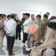 Menteri Pertanian Andi Amran Sulaiman menjadi salah satu pelayat pertama sekaligus turut mengantar jenazah ke ambulance Anggota IV Badan Pemeriksa Keuangan (BPK) Republik Indonesia, Haerul Saleh dari RSUD Pasar Minggu, Jakarta, Jumat (8/5/2026). Foto: Dok. Mentan