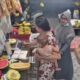 VIRAL! Emak-Emak Terekam CCTV Cubit Balita di Toko Buah Sidoarjo, Korban Menangis Histeris