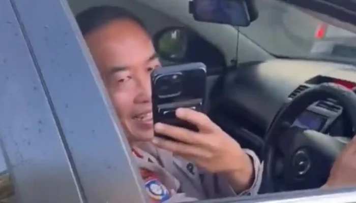 Viral AKBP di Kalsel Nyetir Sambil Merokok dan Main HP, Propam Polda Turun Tangan