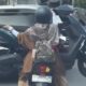 Viral Emak-Emak Angkut Motor Listrik Pakai Motor di Makassar, Polisi Langsung Bertindak