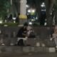 Viral! Pasangan Muda Bercumbu di Taman GKB Gresik, Warganet Geram: “Kok Nemen Ngunu?”