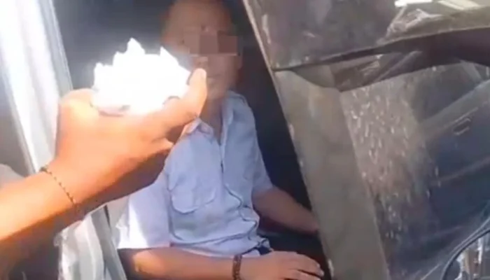 Viral! Pegawai Pemkab Pasuruan Diduga Mesum di Mobil, Satpol PP Temukan Tisu Berserakan
