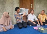 Wakil Gubernur Jawa Timur, Emil Elestianto Dardak, bergerak melakukan dialog dengan warga yang melakukan aksi menutup sebagian Jalan Raya Provinsi Ponorogo-Pacitan di Desa Ngreco-Kemuning, Kecamatan Tegalombo, Kabupaten Pacitan, Rabu (20/5/2026).