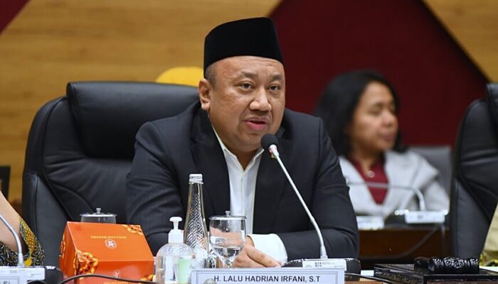 DPR Panggil Mendikdasmen Abdul Mu’ti, Polemik Penghapusan Guru Honorer 2027 Memanas