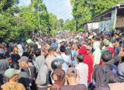 Massa maupun warga dari semua golongan di Kabupaten Pati murka! Demo gruduk "Kyai Cabul" Aksi unjuk rasa ini dimotori oleh Aliansi Santri Pati untuk Demokrasi (Aspirasi) di depan kediaman dan pondok putri milik Ashari (tersangka), sosok pengasuh pondok pesantren yang terjerat kasus pencabulan terhadap sejumlah santriwati, Sabtu siang (2/5/2026) Dok. Patinews