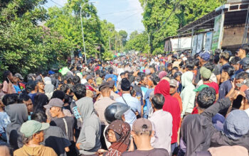 Massa maupun warga dari semua golongan di Kabupaten Pati murka! Demo gruduk "Kyai Cabul" Aksi unjuk rasa ini dimotori oleh Aliansi Santri Pati untuk Demokrasi (Aspirasi) di depan kediaman dan pondok putri milik Ashari (tersangka), sosok pengasuh pondok pesantren yang terjerat kasus pencabulan terhadap sejumlah santriwati, Sabtu siang (2/5/2026) Dok. Patinews