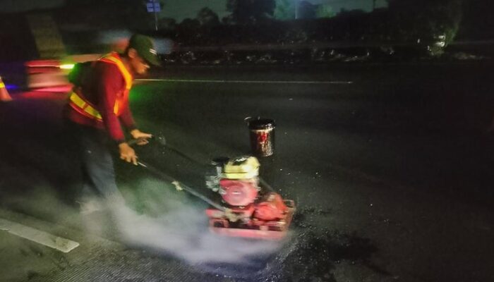 Viral! Mobil Pecah Ban Massal di Tol Jagorawi, 8 Titik Jalan Rusak Terungkap